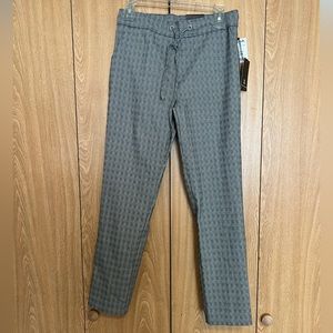 Ankle length patterned pants